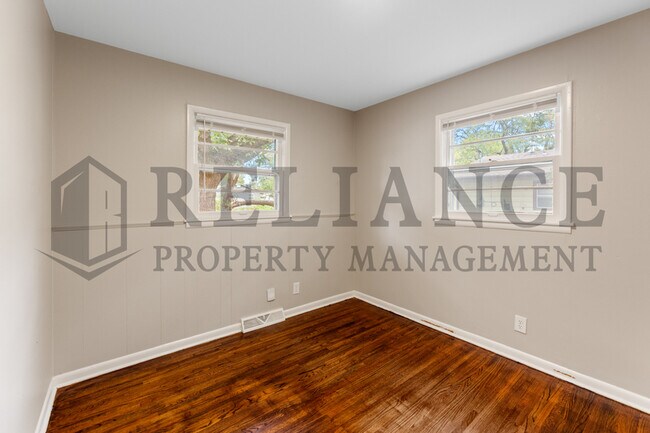 Building Photo - 2210 W Dallas St