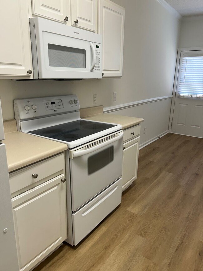 Building Photo - Mohawk Trail Townhomes-Southside Savannah