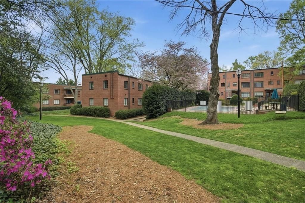 Building Photo - 1381 Normandy Dr NE
