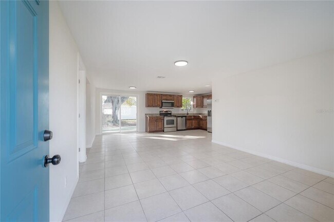 Building Photo - 4002 W Fairview Heights