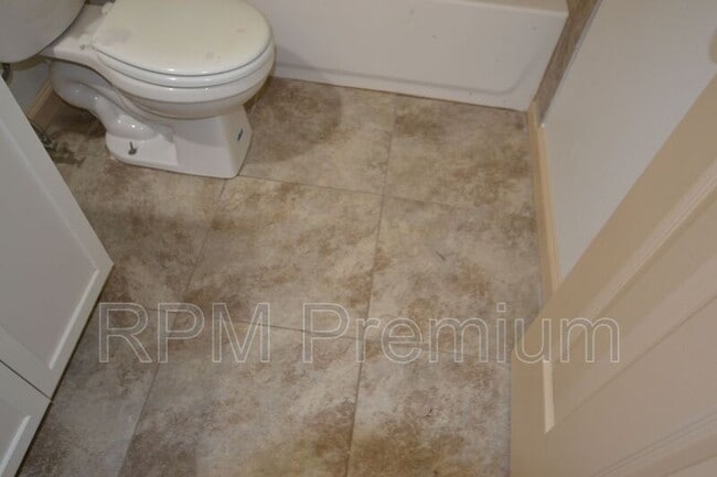 Building Photo - 947-957 Grebe St