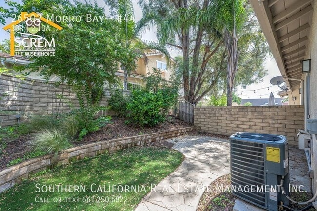 Building Photo - Three Bedroom Cheyenne Townhouse in Valencia