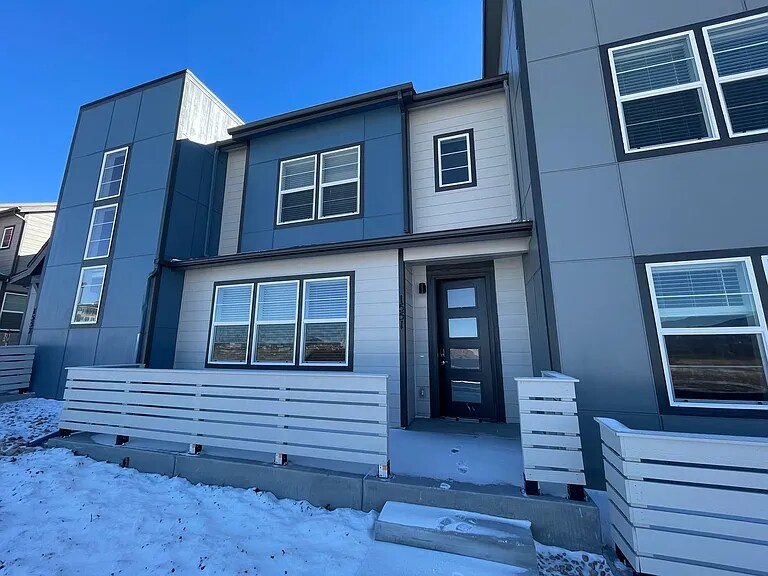 Building Photo - 1551 Spring Water Pt