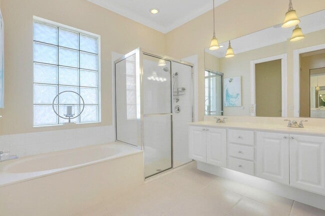 Building Photo - 122 Poinciana Dr