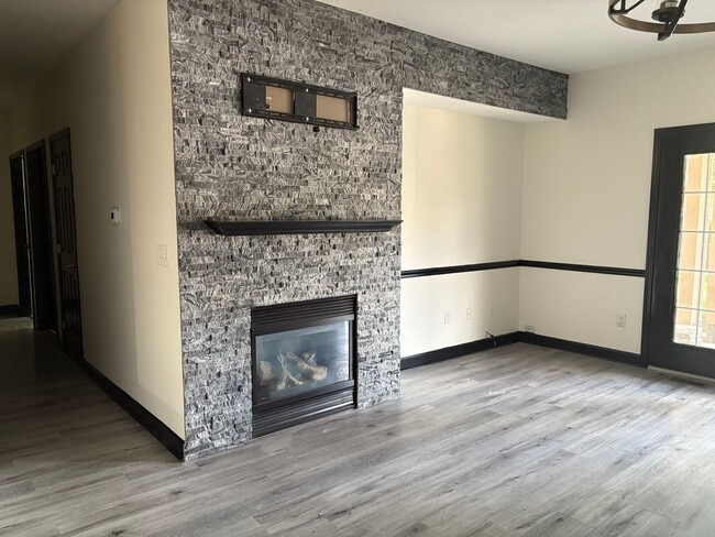 Building Photo - 2BR/2BA in Southwest Champaign