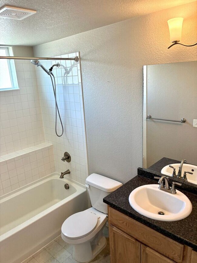 Building Photo - ***2 WEEKS FREE***West Greeley Spacious Townhome With New Carpet!