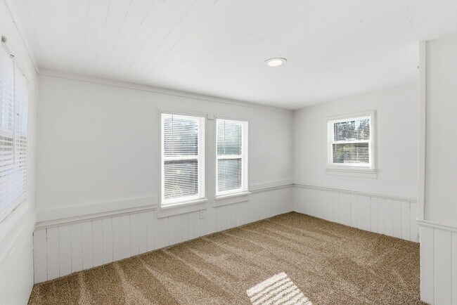 Building Photo - 5020 SE 92nd Ave