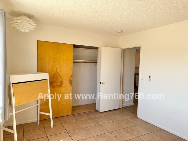 Building Photo - Spacious Home with Solar Panels!!