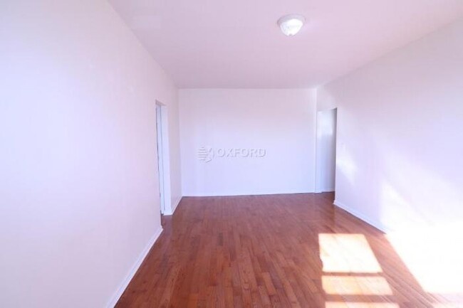 Building Photo - 2 bedroom in Queens NY 11354