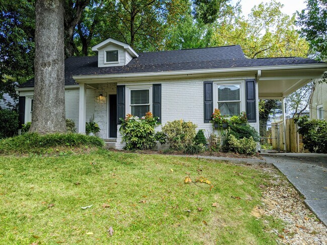 Building Photo - Charming 1 Bedroom Duplex in Buckhead!
