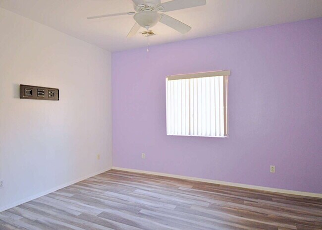 Building Photo - 5/3 Stunner in Cathedral City