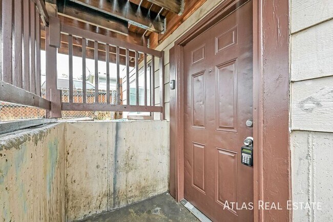 Building Photo - 4650 Vine St