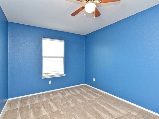 Building Photo - Spacious 2 story with cul-de-sac location