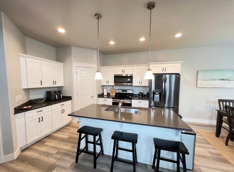 Building Photo - 5233 W Cannavale Dr