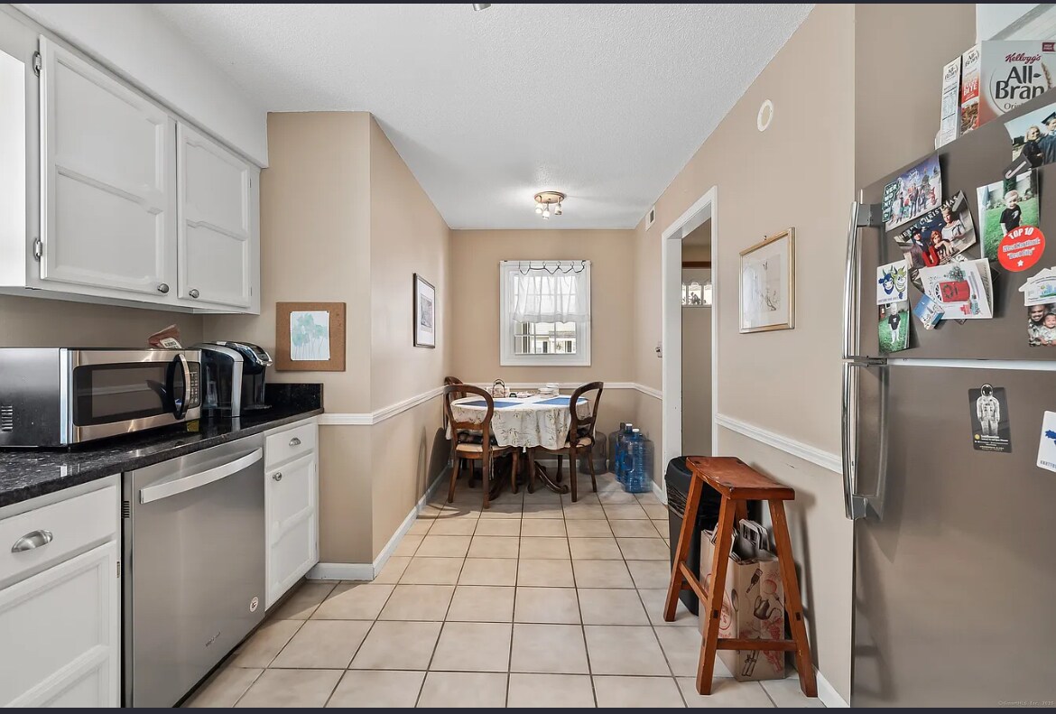 Building Photo - 1293 New Britain Ave