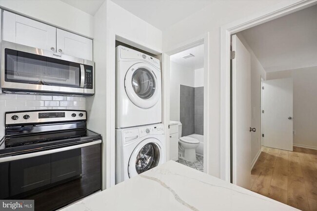 Building Photo - 9912 Hellingly Pl
