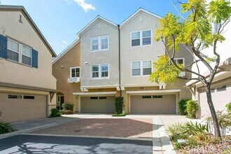 Building Photo - 33 Visalia