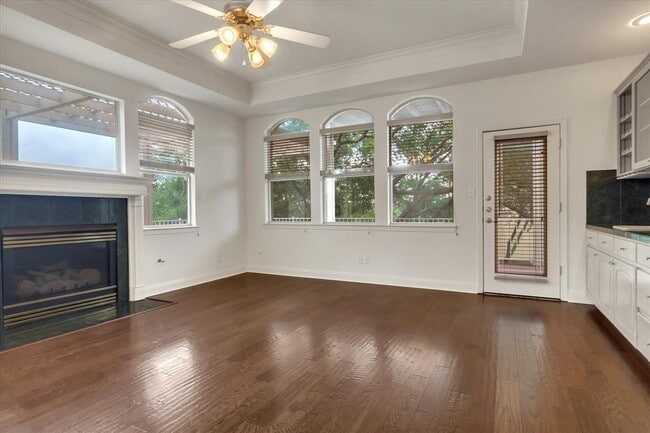 Building Photo - 5913 Mountain Villa Dr