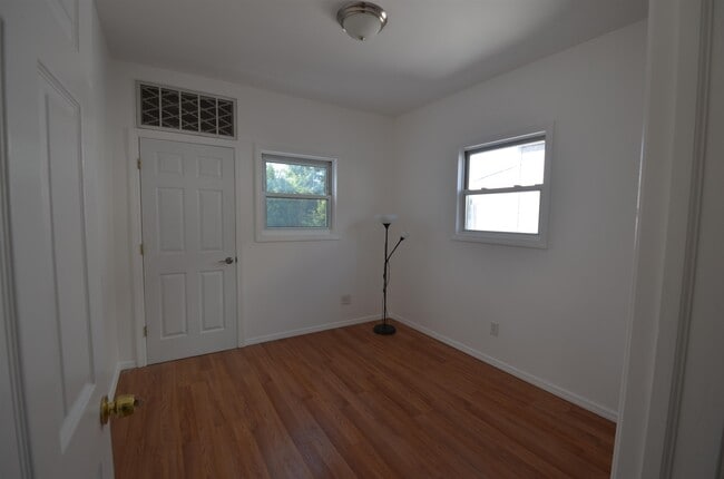 Building Photo - 211 Duncan Ave