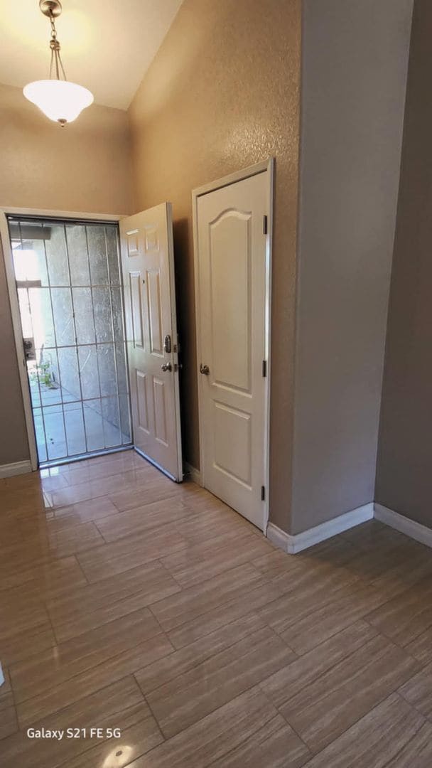 Building Photo - Immaculate 3 Bedroom 2 Bath House locate w...