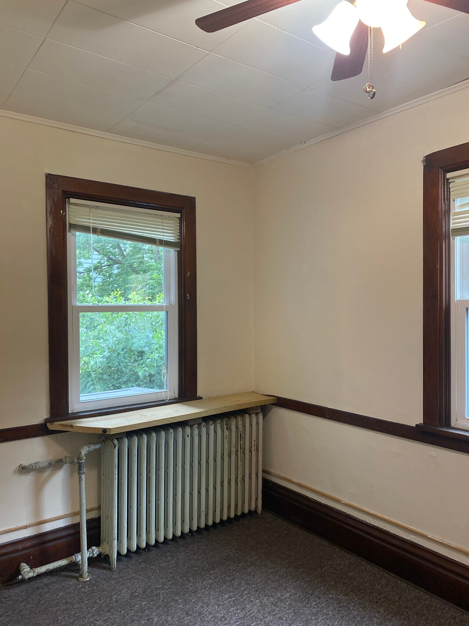 Building Photo - 112 S Mills St