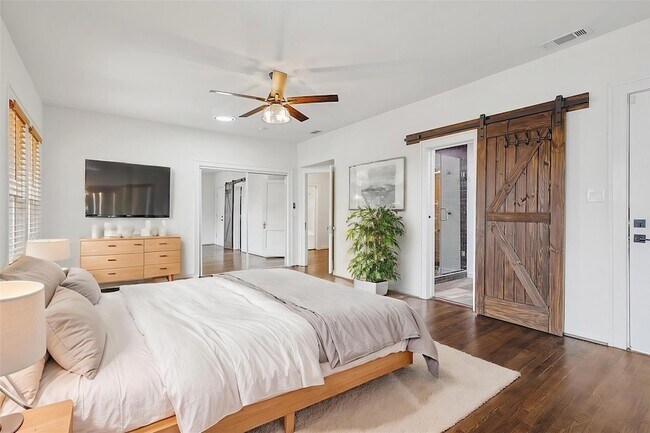 Building Photo - 5620 Richmond Ave