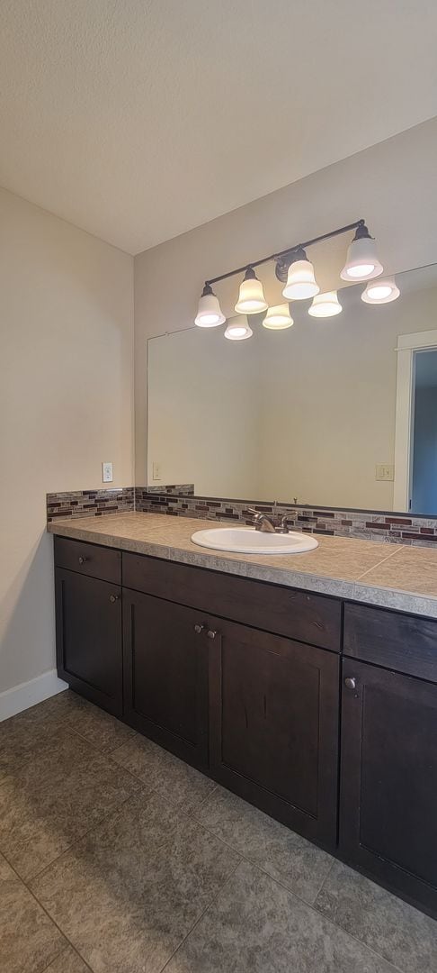 Building Photo - 125 S Ash St