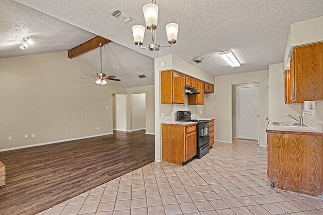 Building Photo - 2608 Green Ridge St