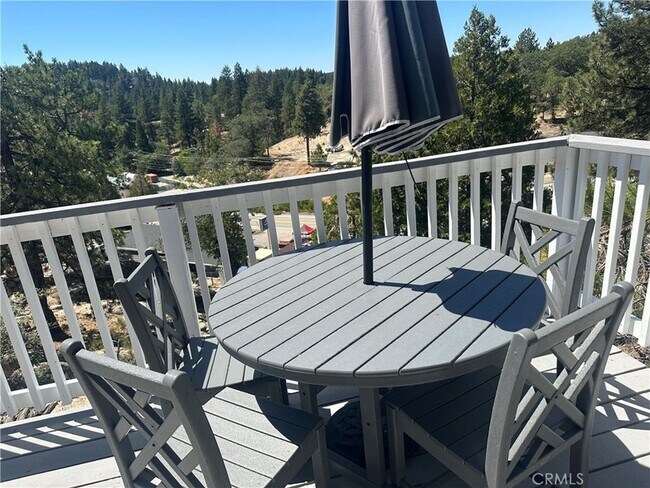 Building Photo - 2490 Fern Dr