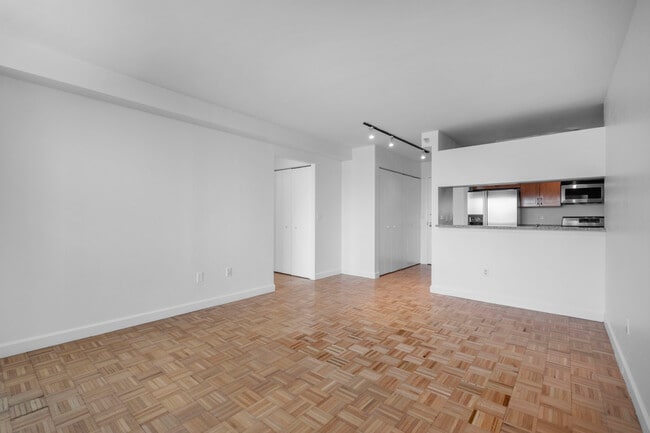 Building Photo - 420 W 42nd St