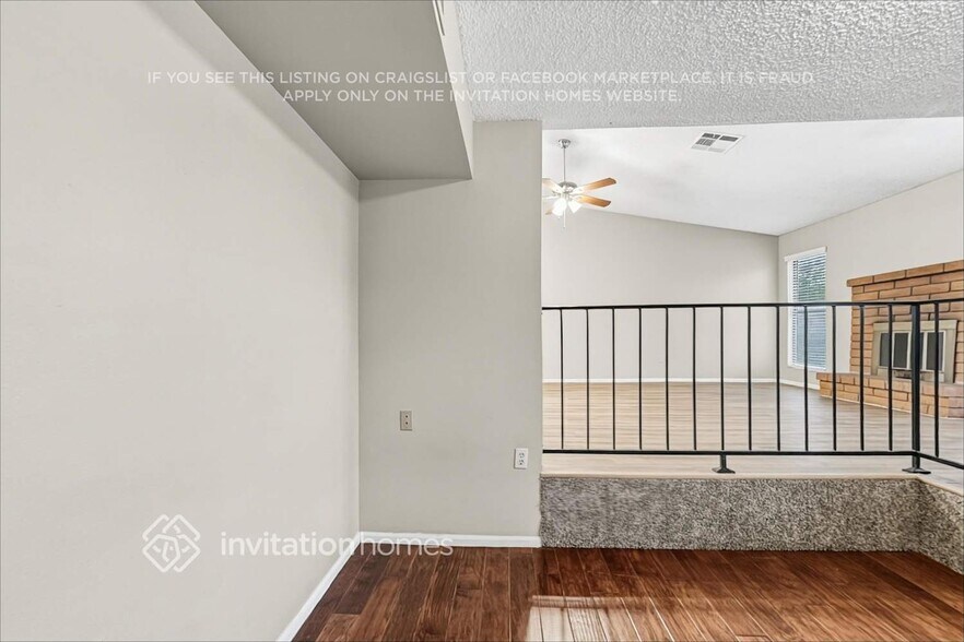 Building Photo - 1615 W Curry Dr