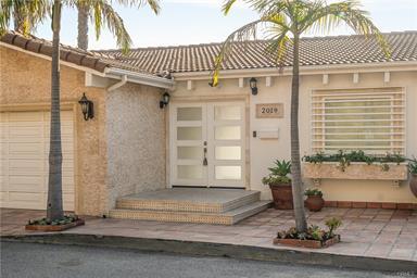 Building Photo - 2019 Sunset Plaza Dr