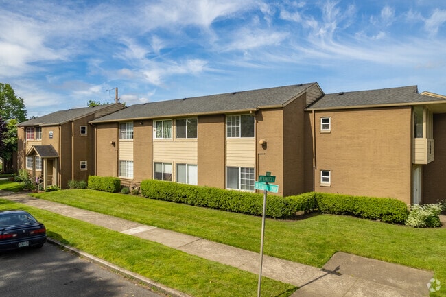 Building Photo - The Ellington Apartments