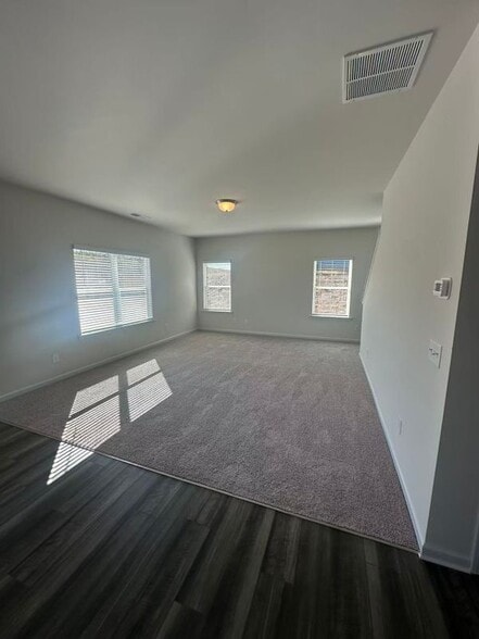 Building Photo - 829 Kensington St