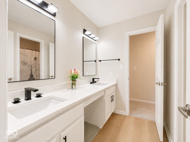 Building Photo - 5872 Wintersweet Ln
