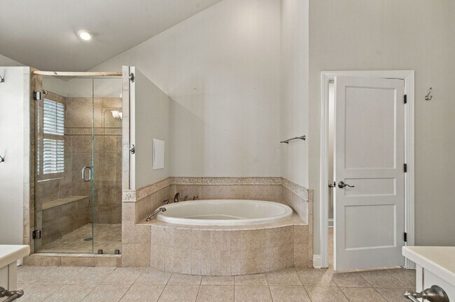Building Photo - 2023 Galbraith Dr