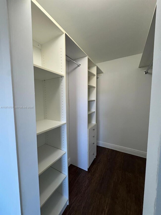 Building Photo - 5763 N Park Rd