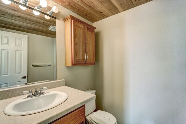 Building Photo - Charming Cul-De-Sac Home Near Downtown Castle Rock. Fantastic Fenced Backyard!