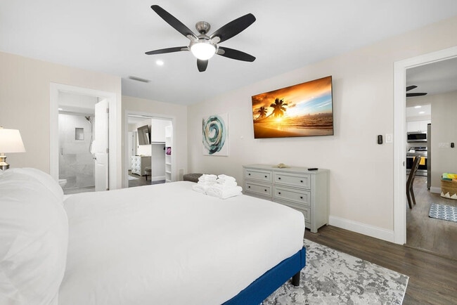 Building Photo - 802 Camelia Dr