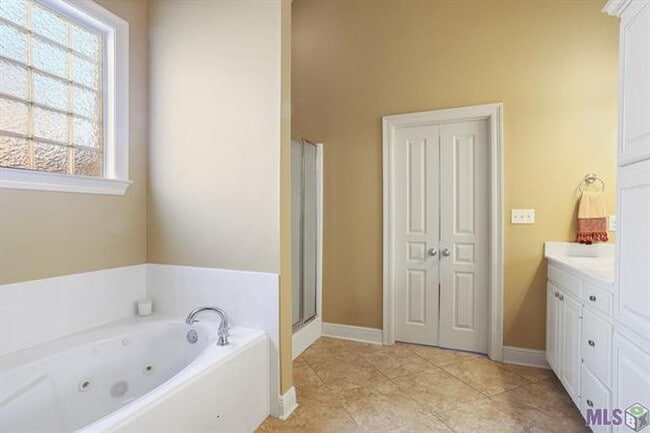 Building Photo - 36303 E Pine Grove Ct
