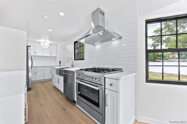 Building Photo - 26 Roseanne Dr