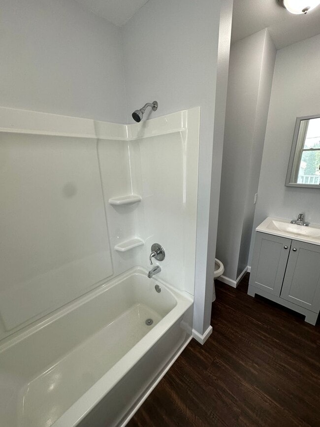 Building Photo - Beautiful 5 Bedroom 2.5 Bath Single Family...