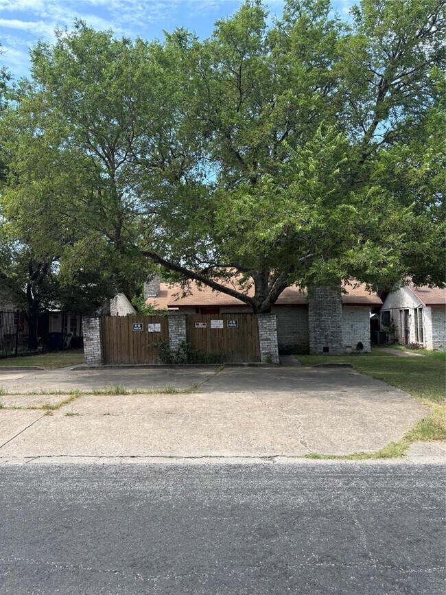 Building Photo - 3103 Edgedale Dr