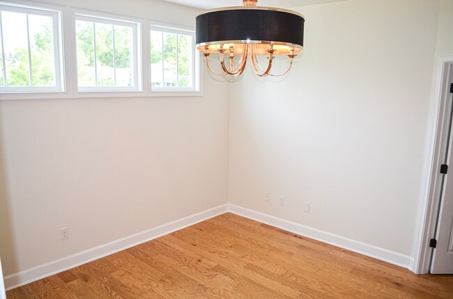 Building Photo - Gorgeous remodeled 3-bedroom, 2.5 bath hom...
