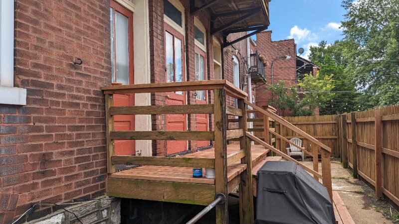 Building Photo - 2201 Jules St