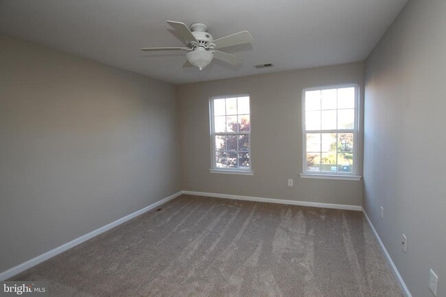 Building Photo - 10023 Iron Pointe Dr