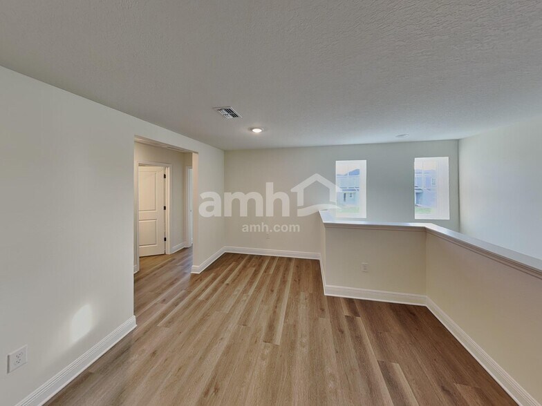 Building Photo - 5970 Sycamore Pl St