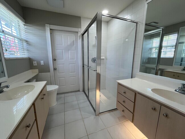 Building Photo - 1624 SW Waterfall Blvd