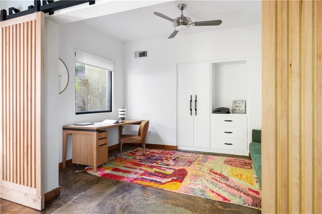 Building Photo - 515 Claire Dr NE