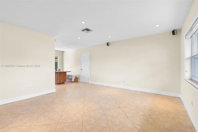 Building Photo - 7305 NW 95th Way